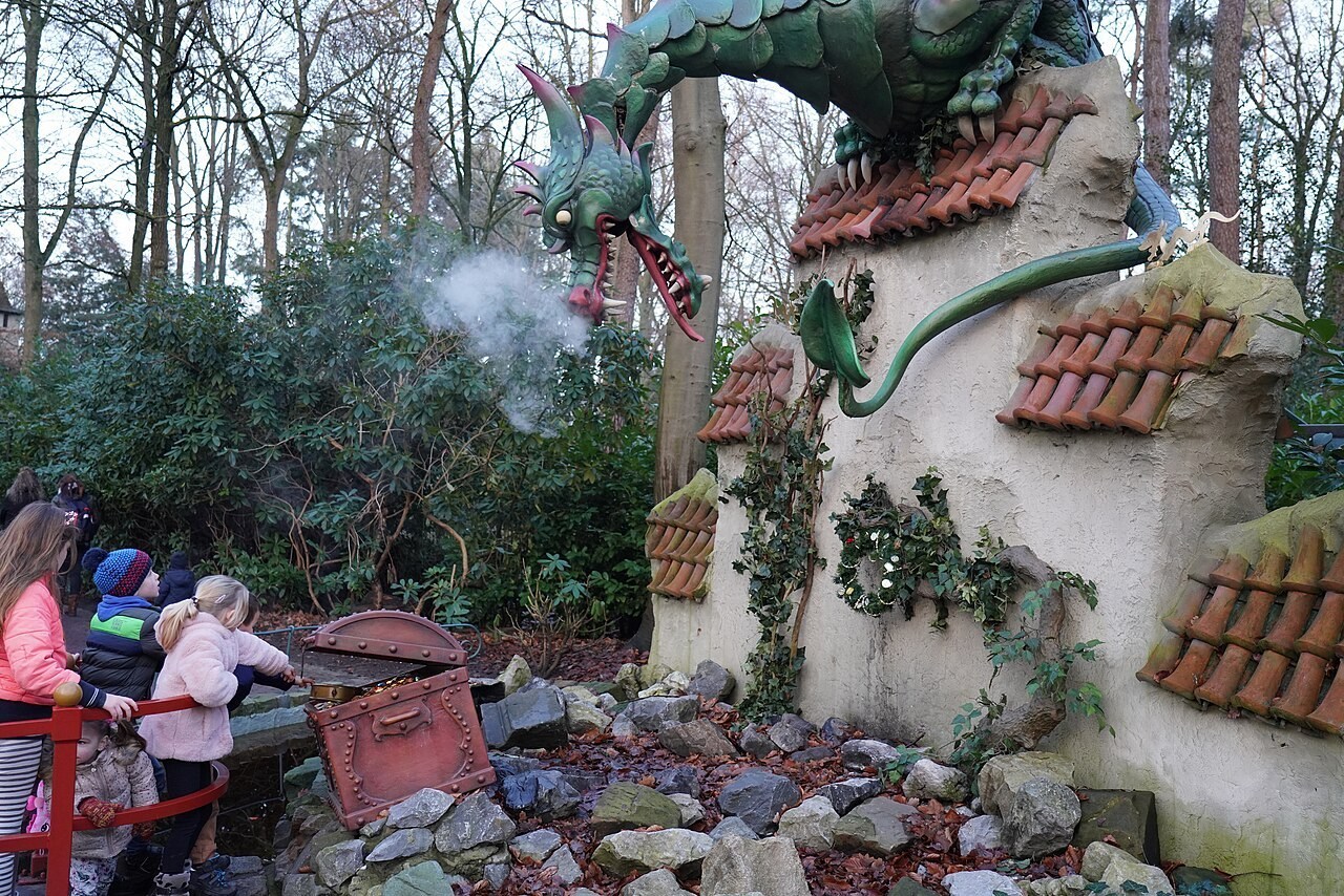 De draak in het Sprookjesbos van de Efteling