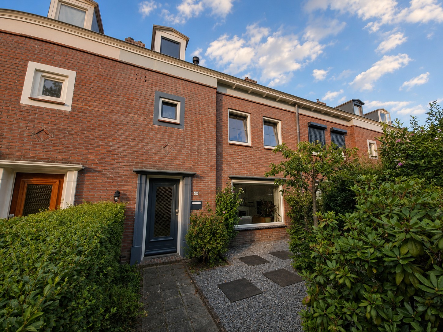 AI-impressie: uitnodigend vooraanzicht van Arendlaan 49 op basis van de bestaande woningfoto’s